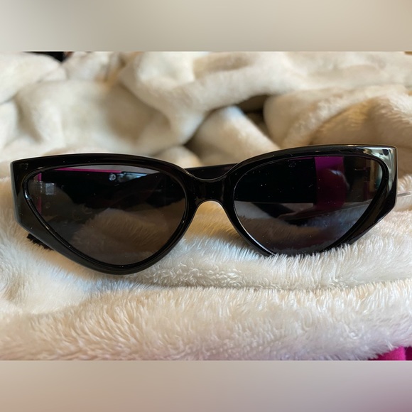 NWT Betsey Johnson Sunglasses - Picture 2 of 8